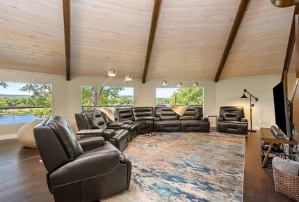 Cyan Dreams Lake House - Burnet, Texas