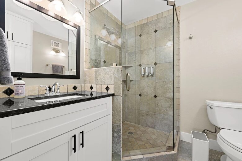 Cyan Dreams Lake House - Burnet, Texas