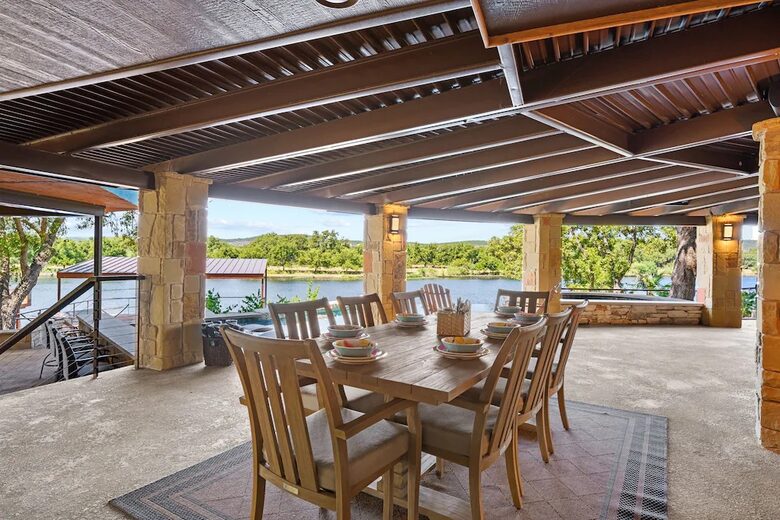 Cyan Dreams Lake House - Burnet, Texas