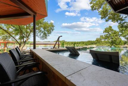 Cyan Dreams Lake House - Burnet, Texas