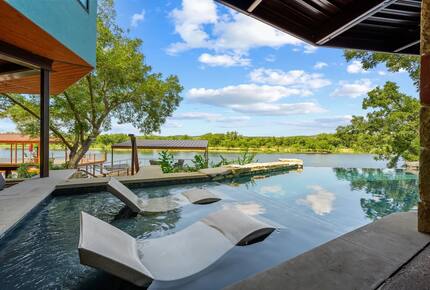 Cyan Dreams Lake House - Burnet, Texas