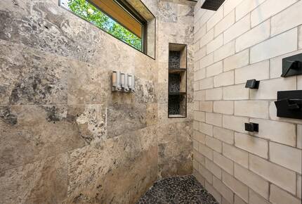 Cyan Dreams Lake House - Burnet, Texas