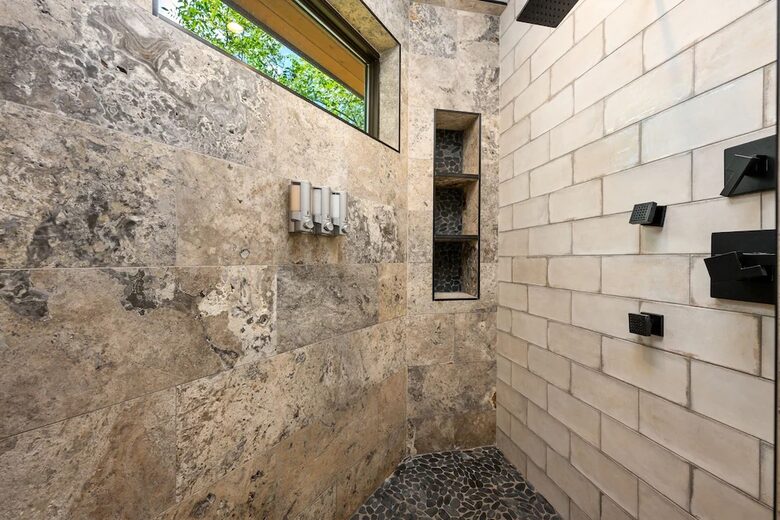 Cyan Dreams Lake House - Burnet, Texas