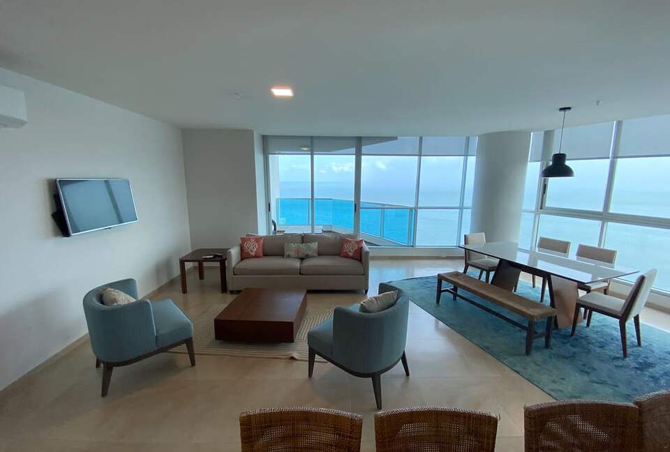 Royal Palm Oceanfront Penthouse - Nueva Gorgona, Panama