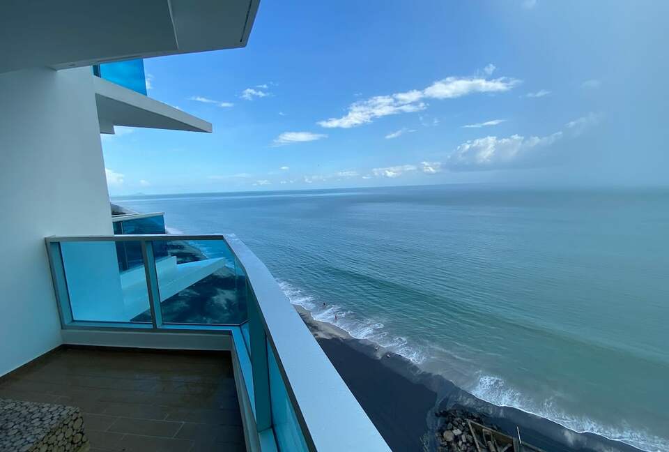 Royal Palm Oceanfront Penthouse - Nueva Gorgona, Panama