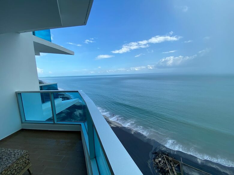 Royal Palm Oceanfront Penthouse - Nueva Gorgona, Panama