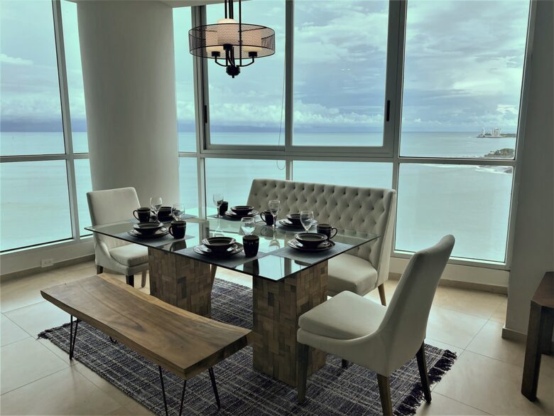 Royal Palm Oceanfront Penthouse - Nueva Gorgona, Panama
