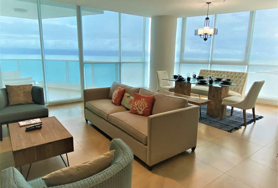 Royal Palm Oceanfront Penthouse - Nueva Gorgona, Panama