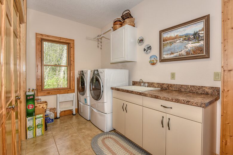 Dancing Wolf Lodge - Maggie Valley, North Carolina