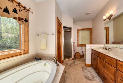 Dancing Wolf Lodge - Maggie Valley, North Carolina