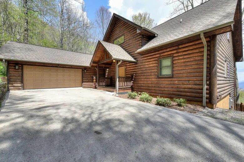 Dancing Wolf Lodge - Maggie Valley, North Carolina