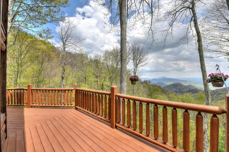 Dancing Wolf Lodge - Maggie Valley, North Carolina