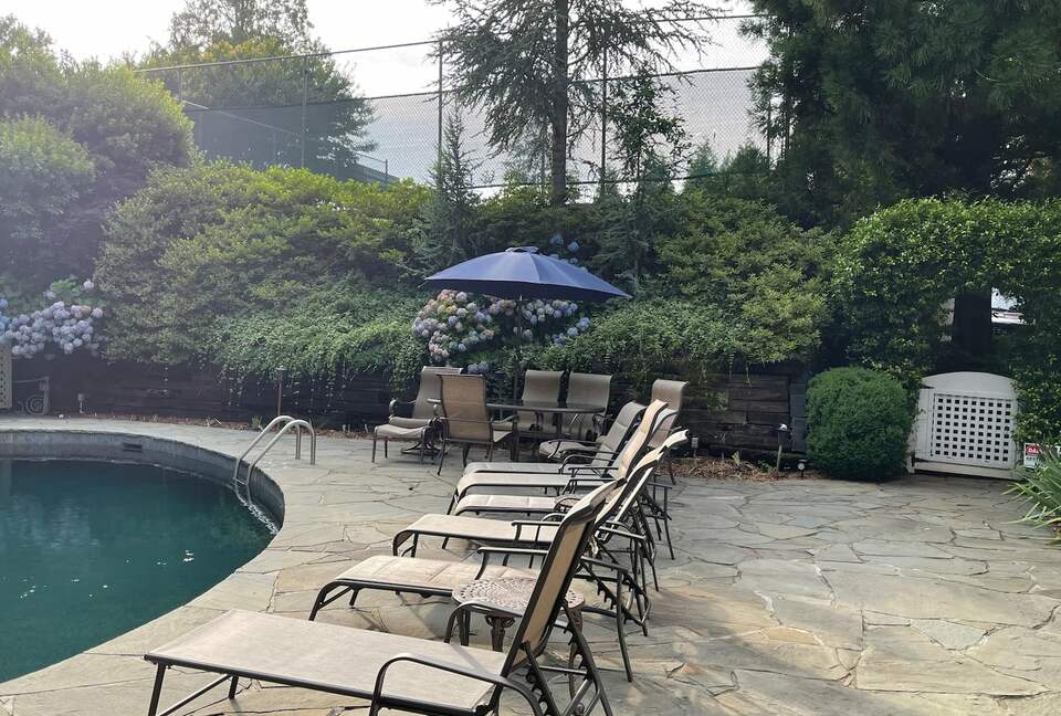 Luxurious Lake Lanier Compound - Flowery Branch, Georgia