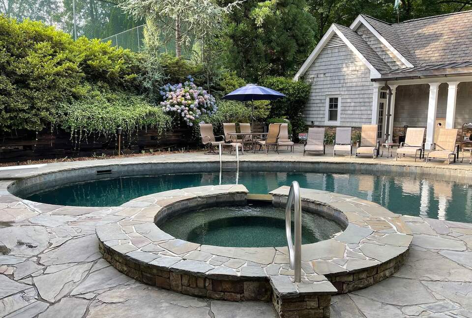 Luxurious Lake Lanier Compound - Flowery Branch, Georgia