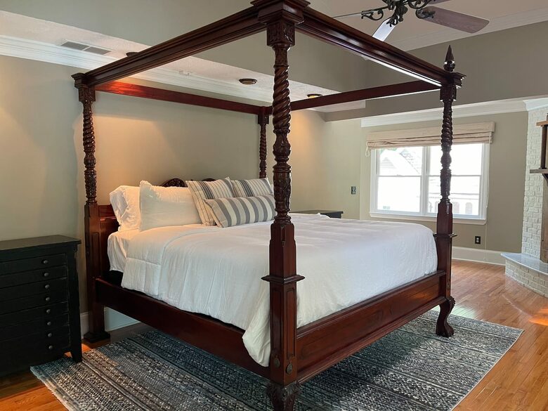 Luxurious Lake Lanier Compound - Flowery Branch, Georgia