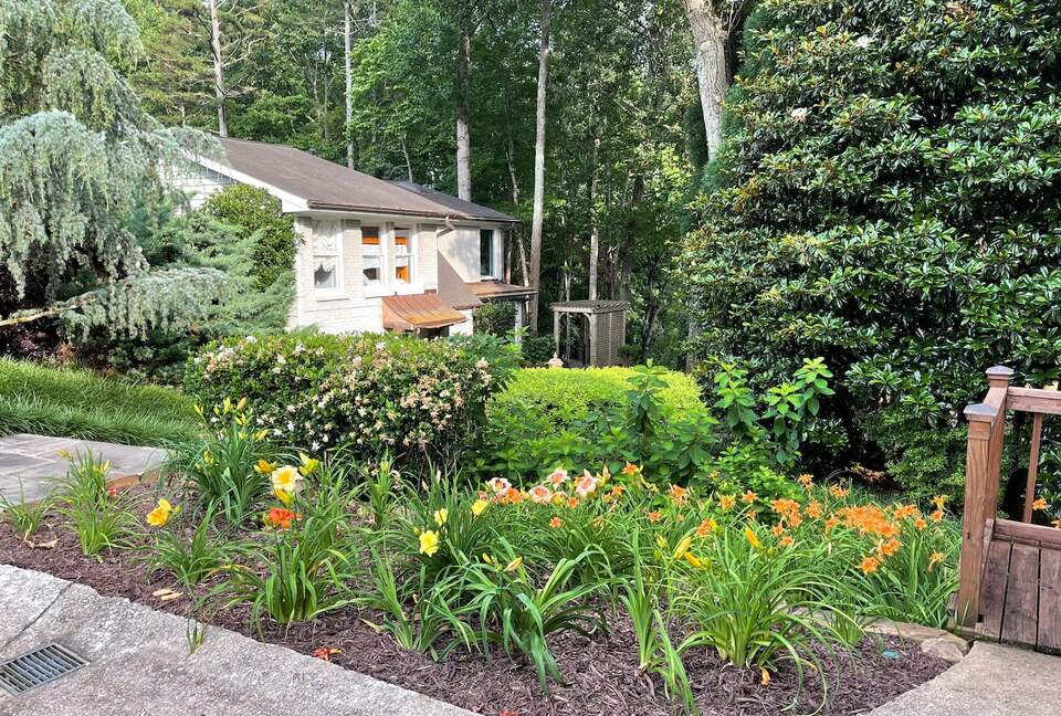 Luxurious Lake Lanier Compound - Flowery Branch, Georgia