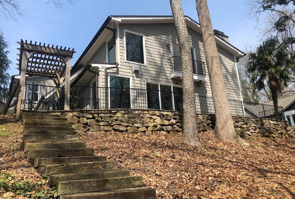 Luxurious Lake Lanier Compound - Flowery Branch, Georgia