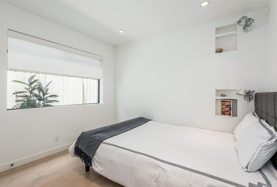 Ventura Designer Beach House on the Sand - Ventura, California