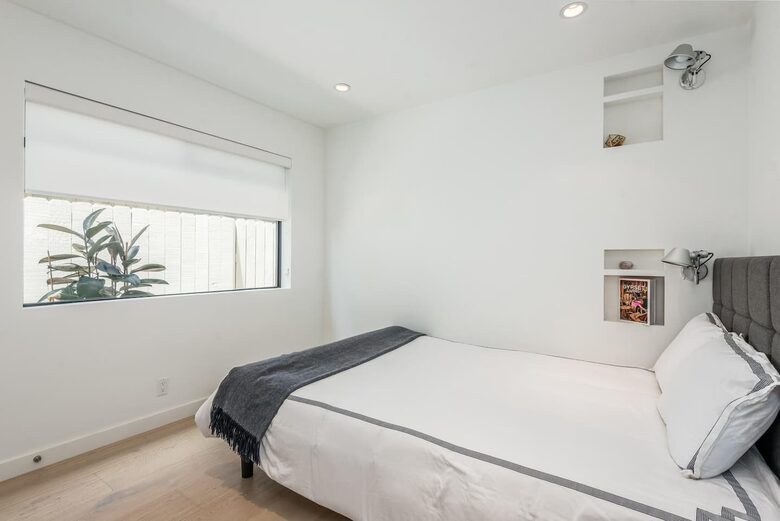 Ventura Designer Beach House on the Sand - Ventura, California