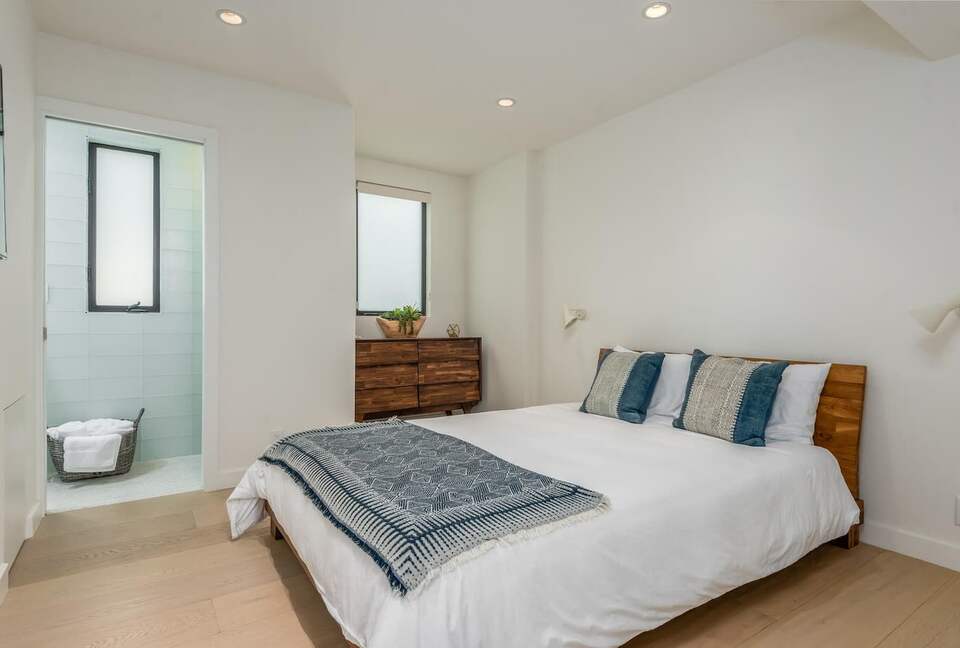 Ventura Designer Beach House on the Sand - Ventura, California