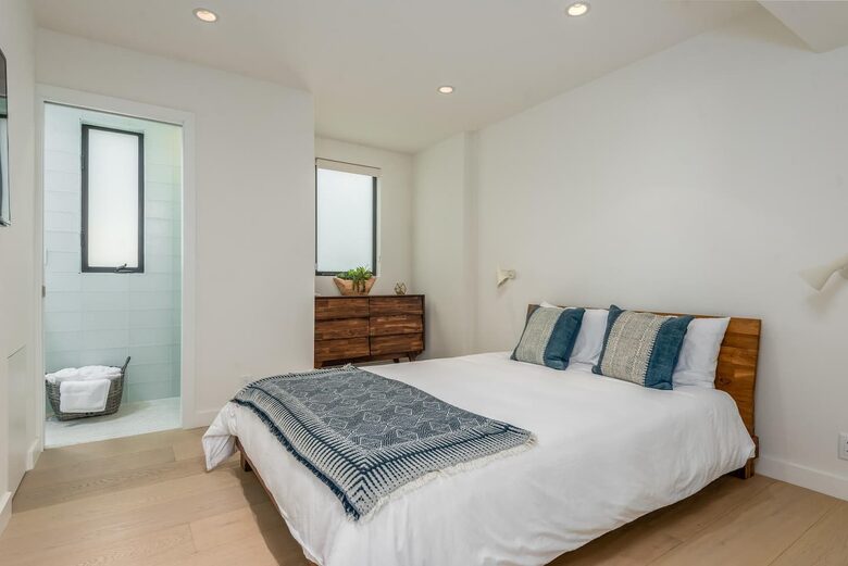 Ventura Designer Beach House on the Sand - Ventura, California