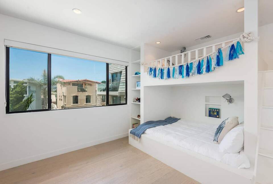 Ventura Designer Beach House on the Sand - Ventura, California