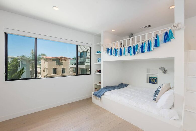 Ventura Designer Beach House on the Sand - Ventura, California