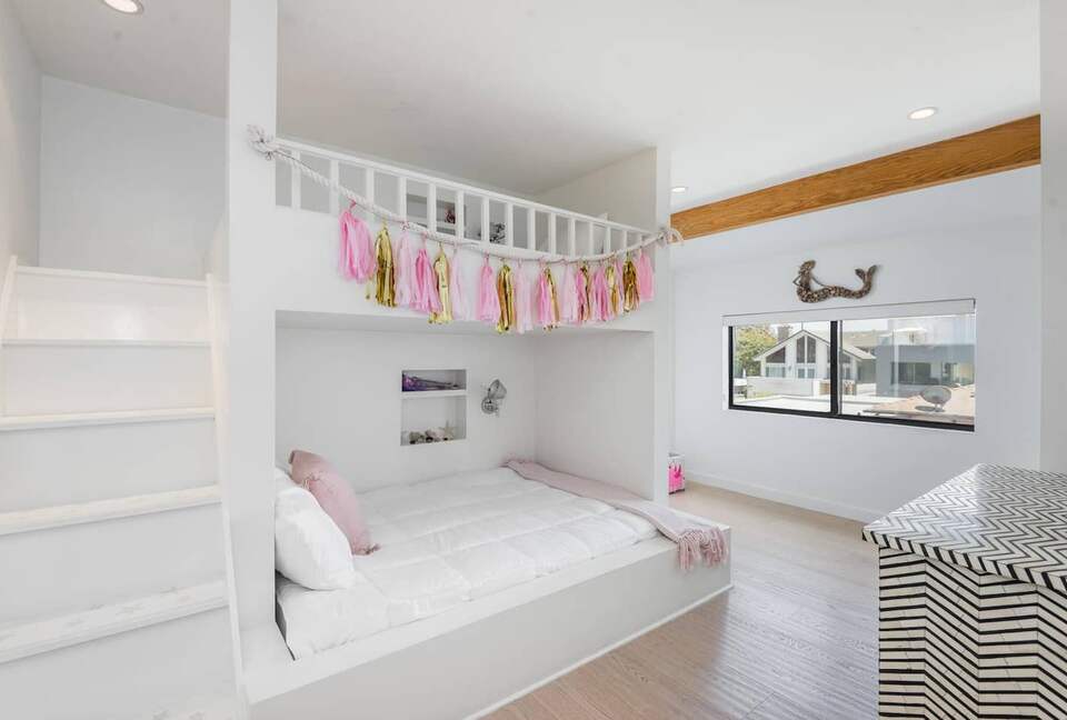 Ventura Designer Beach House on the Sand - Ventura, California