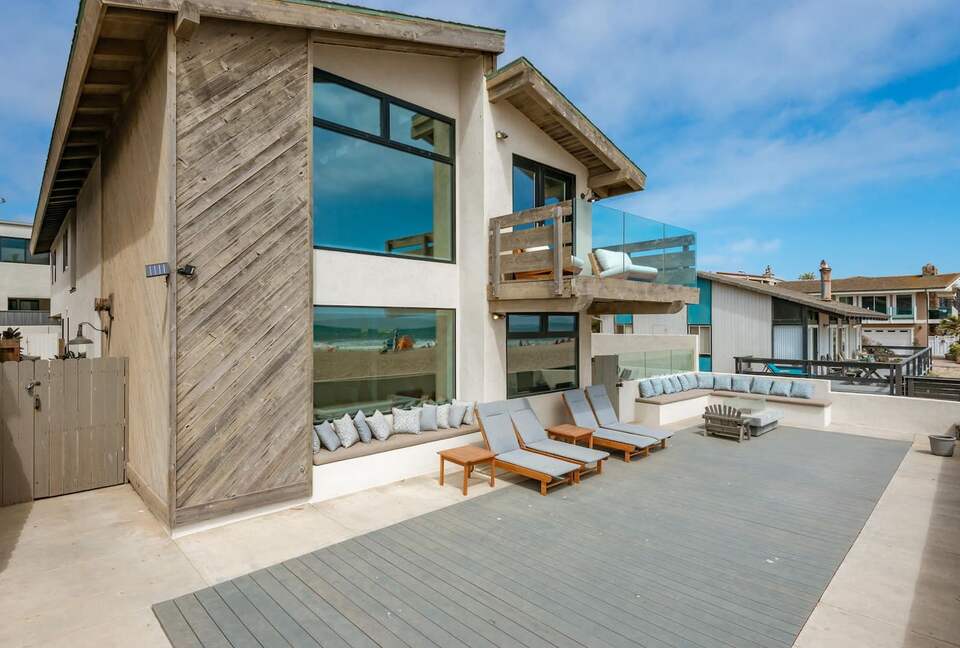 Ventura Designer Beach House on the Sand - Ventura, California