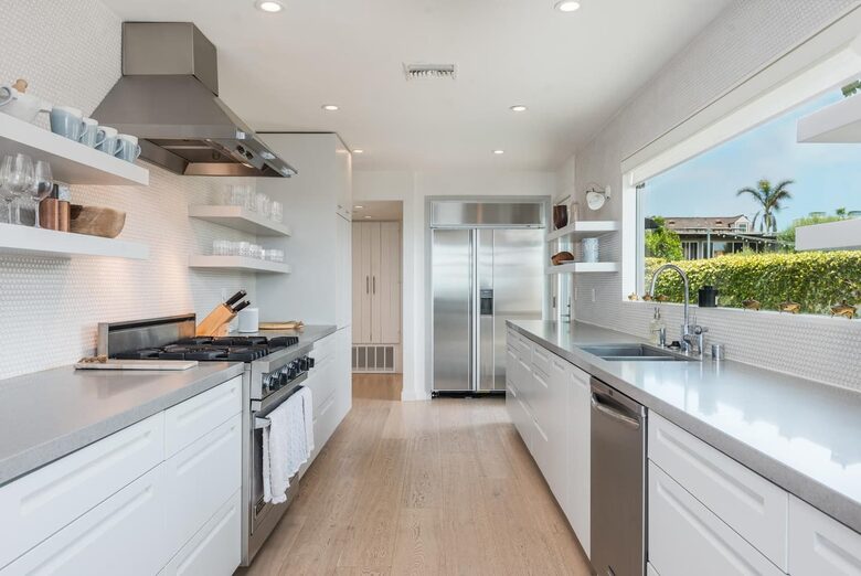 Ventura Designer Beach House on the Sand - Ventura, California