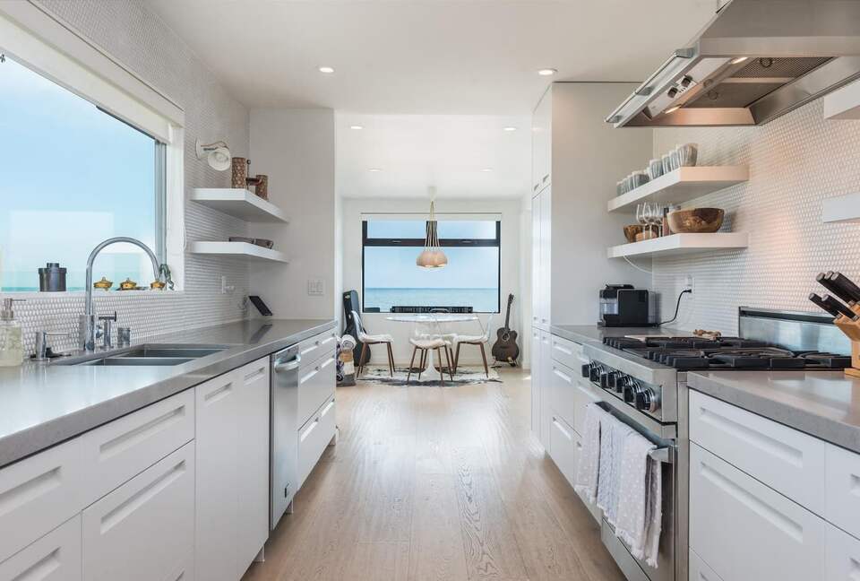 Ventura Designer Beach House on the Sand - Ventura, California