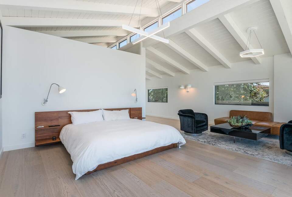 Ventura Designer Beach House on the Sand - Ventura, California