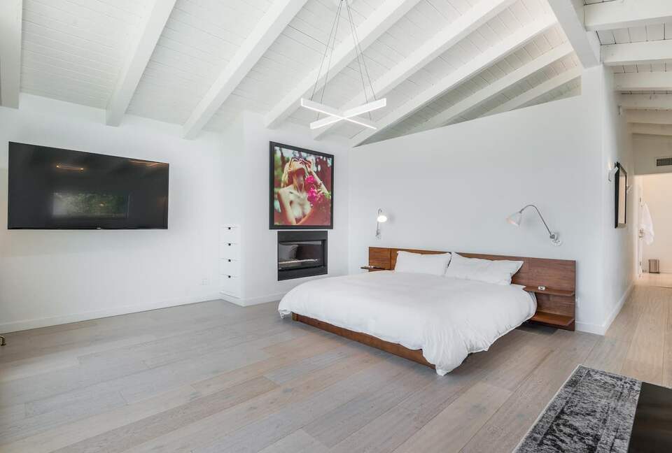 Ventura Designer Beach House on the Sand - Ventura, California