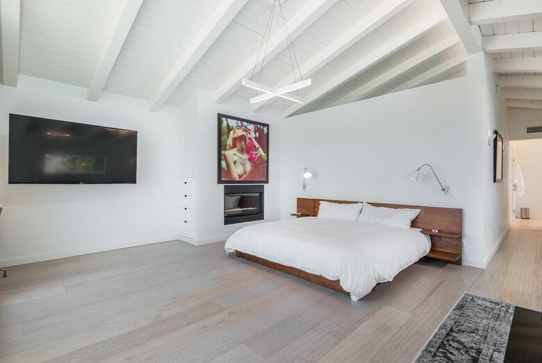 Ventura Designer Beach House on the Sand - Ventura, California