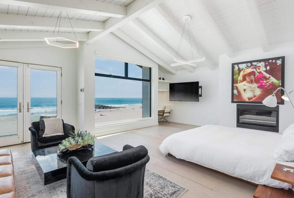 Ventura Designer Beach House on the Sand - Ventura, California