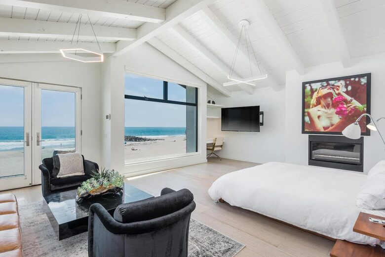 Ventura Designer Beach House on the Sand - Ventura, California