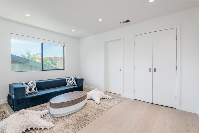 Ventura Designer Beach House on the Sand - Ventura, California