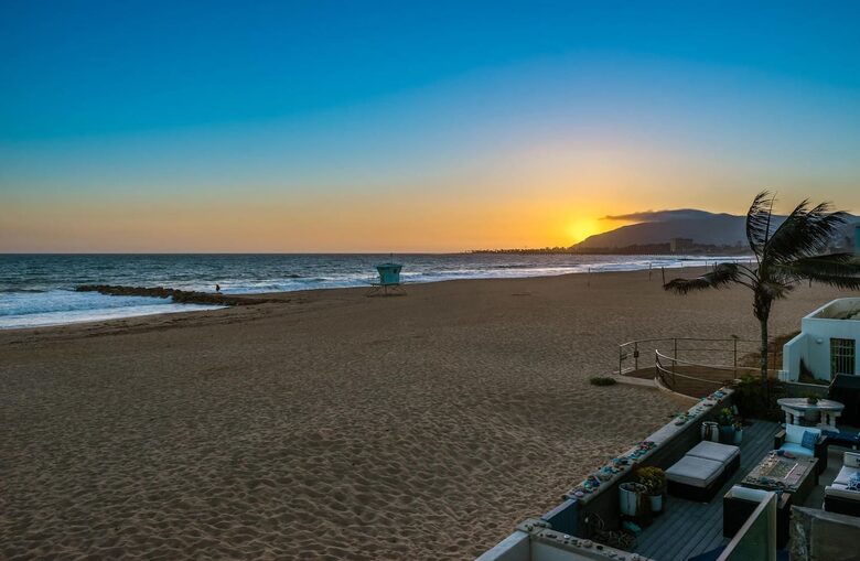 Ventura Designer Beach House on the Sand - Ventura, California