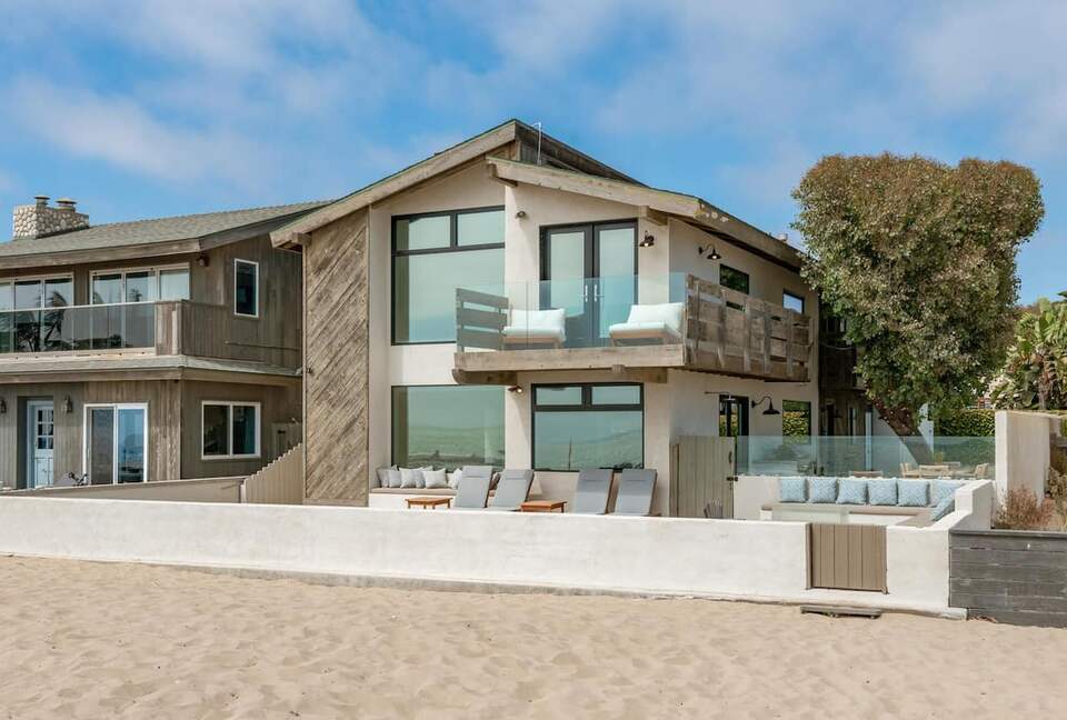 Ventura Designer Beach House on the Sand - Ventura, California
