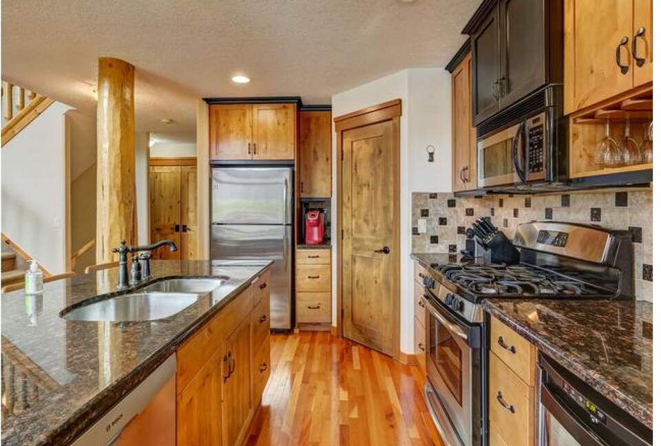 Rocky Mountain Gem - perfect for families! - Canmore, Canada