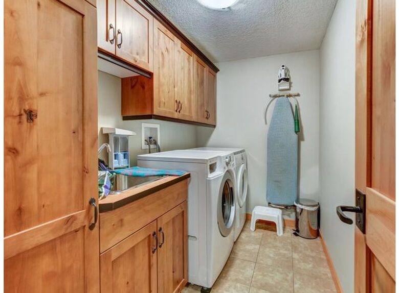 Rocky Mountain Gem - perfect for families! - Canmore, Canada