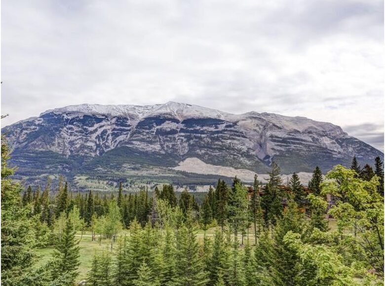 Rocky Mountain Gem - perfect for families! - Canmore, Canada
