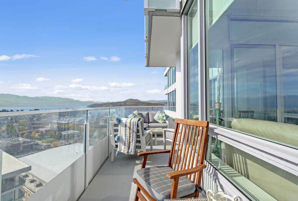 Luxury Lakefront Kelowna Condo - Kelowna, Canada