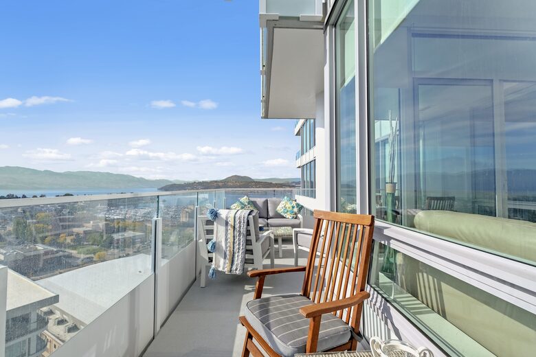 Luxury Lakefront Kelowna Condo - Kelowna, Canada