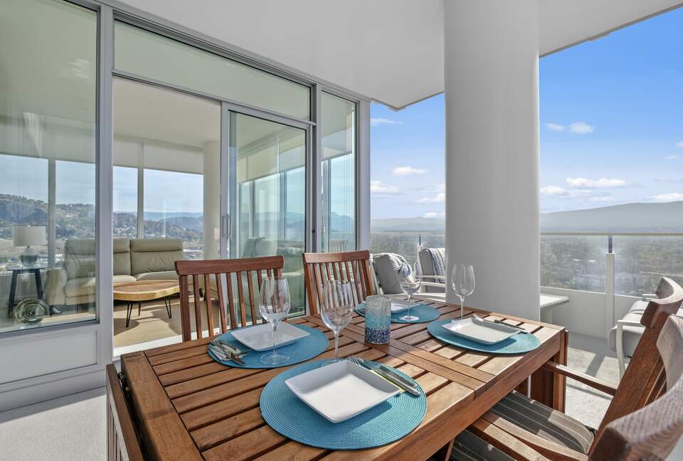 Luxury Lakefront Kelowna Condo - Kelowna, Canada