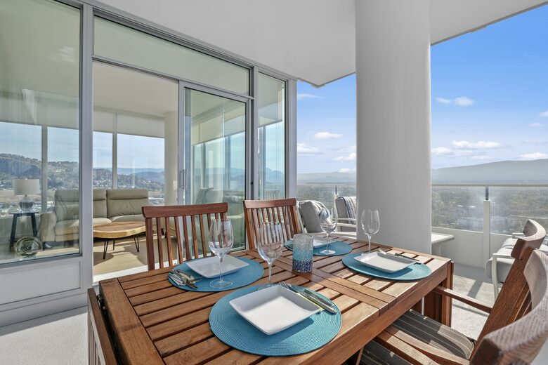 Luxury Lakefront Kelowna Condo - Kelowna, Canada