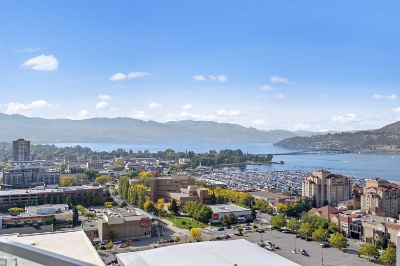 Luxury Lakefront Kelowna Condo - Kelowna, Canada