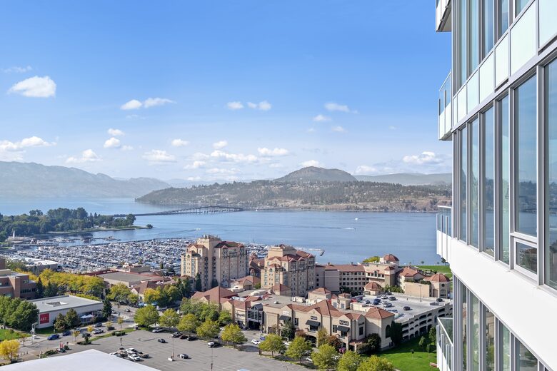 Luxury Lakefront Kelowna Condo - Kelowna, Canada