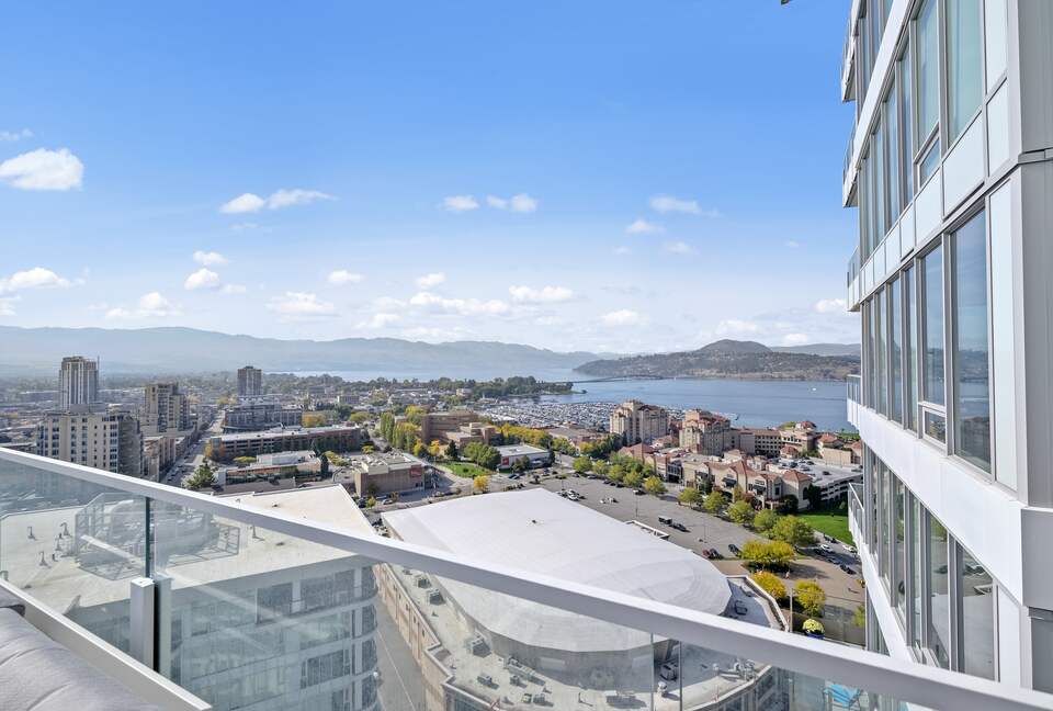 Luxury Lakefront Kelowna Condo - Kelowna, Canada