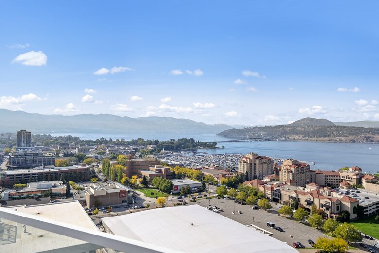 Luxury Lakefront Kelowna Condo - Kelowna, Canada